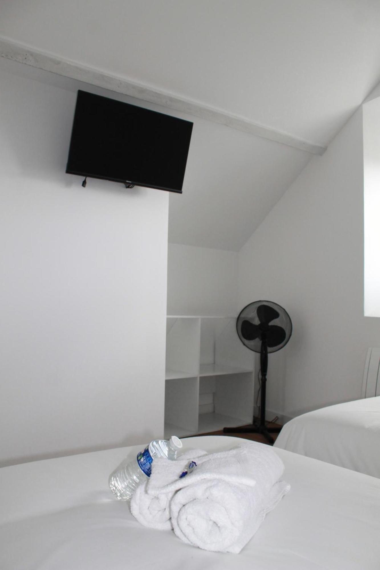 L'Equinoxe - Parking Prive - Zapart'Hotels Malesherbes Εξωτερικό φωτογραφία